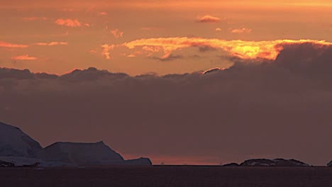 Antarktis-Sonnenuntergang-Und-Wolken-Verkleinern