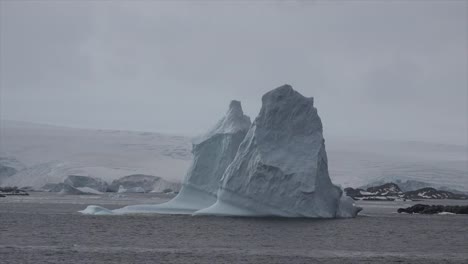 Antarctica-Tall-Icebergs-Floating-In-Sea