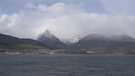 Argentina-Ushuaia-Clouds-Above-Mountains-Zoom-In