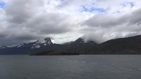Chile-Beagle-Kanal-Mit-Wolken-Und-Gletscher