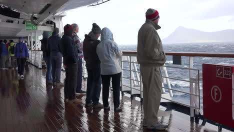 Chile-Passengers-Watch-Cape-Horn