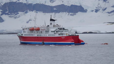 Antarctic-Expedition-Ship-And-Kayaks