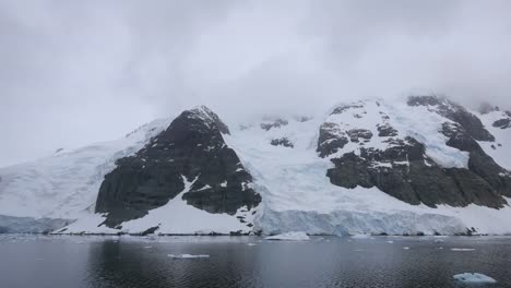 El-Glaciar-Antártico-Se-Encuentra-Con-El-Mar