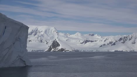 Antarktis-Riesiger-Eisberg