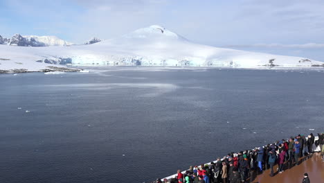 Antarctica-Zooms-To-Passengers-On-Ship