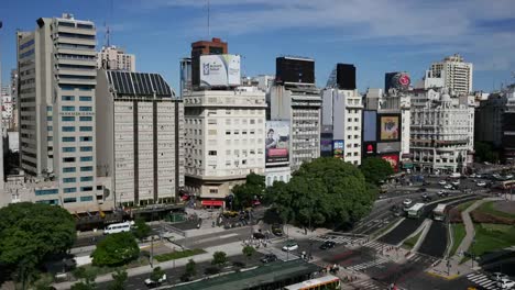 Argentinien-Buenos-Aires-Avenue-Mit-Verkehrszeitrafferes