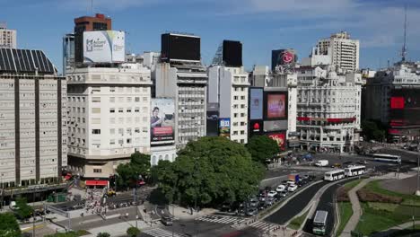Argentinien-Buenos-Aires-Avenue-Mit-Verkehr-Verkleinern