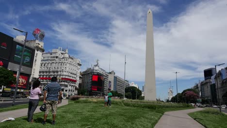 Argentinien-Buenos-Aires-Familie-Am-Obelisken