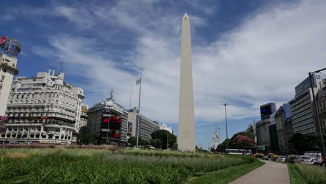 Argentinien-Buenos-Aires-Obelisk-Und-Wolken