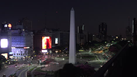 Argentinien-Buenos-Aires-Obelisk-Bei-Nacht-Verkleinern