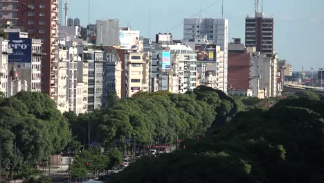 Argentinien-Buenos-Aires-Von-Bäumen-Gesäumte-Allee