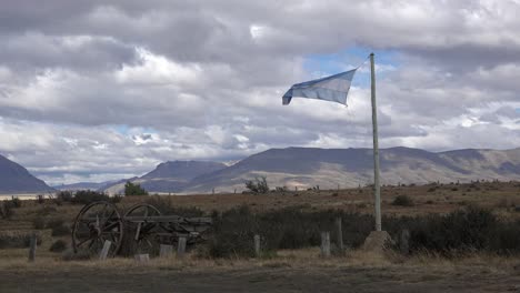 Bandera-Argentina-De-Patagonia-En-El-Viento