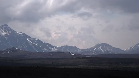 Alaska-Denali-Fernblick-Auf-Die-Berge-Vergrößert-Sich