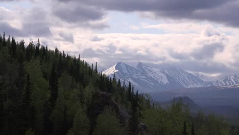 Alaska-Denali-Ferne-Berge-Und-Hang