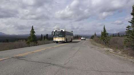 Alaska-Denali-Park-Road-Traffic-With-Bus