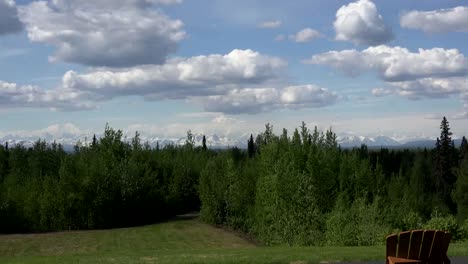 Alaska-Liegestühle-Und-Mt-Denali-Zoom-In