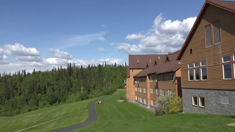 Alaska-Lodge-Und-Wald
