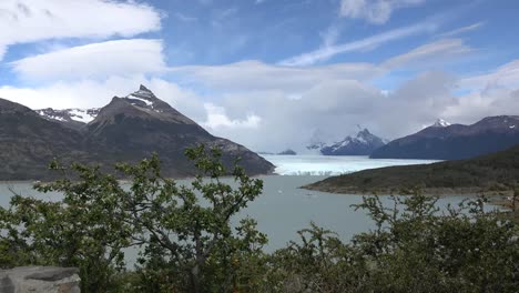 Argentina-Los-Glaciares-National-Park-View-With-Boats
