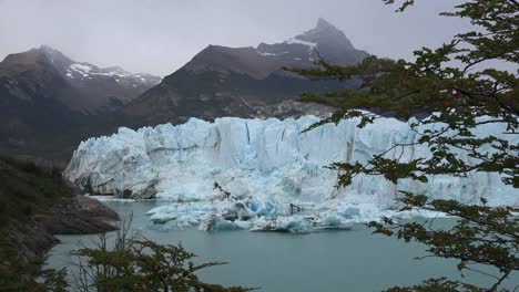 Argentina-Perito-Moreno-Glacier-And-Fallen-Ice