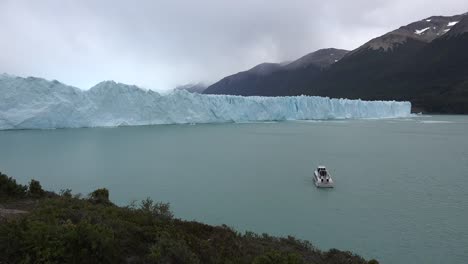 Argentinien-Boot-Und-Perito-Moreno-Gletscher