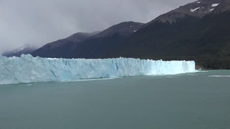 Argentinien-Sonnenlicht-Bewegt-Sich-über-Das-Gesicht-Des-Gletschers-Zeitraffer