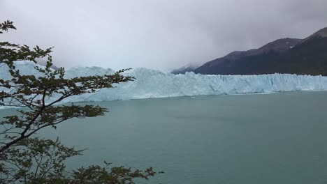 Argentina-Wall-Of-Ice-At-Perito-Moreno-Glacier