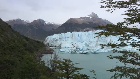 Argentina-Zooms-Toward-Perito-Moreno-Glacier
