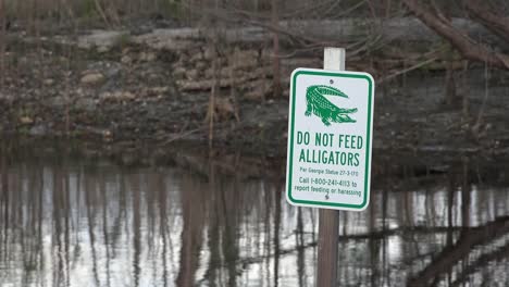 Georgia-Okefenokee-Don't-Feed-Alligators-Sign