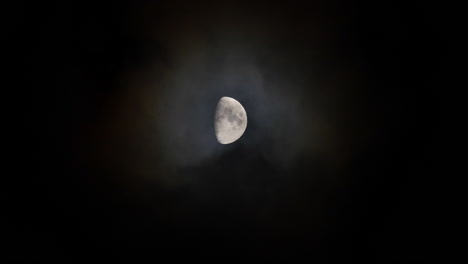 Luna-A-La-Deriva-Nubes-Zoom-En-Lapso-De-Tiempo