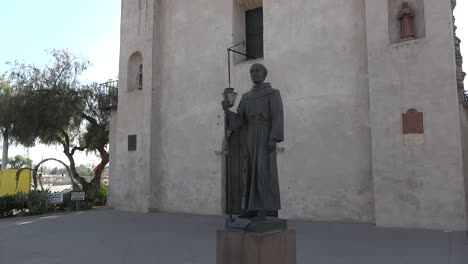 Kalifornien-Mission-San-Gabriel-Arcangel-Junipero-Serra-Statue