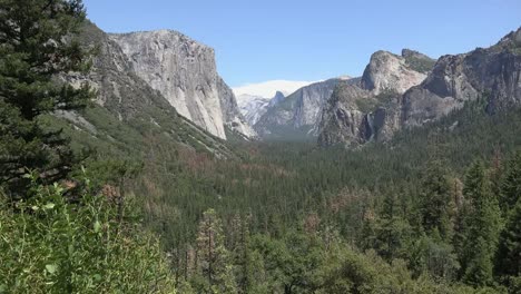 California-Yosemite-Valley-Overview