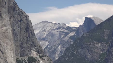 Kalifornien-Yosemite-Blick-Auf-Half-Dome-Und-Polierten-Granit