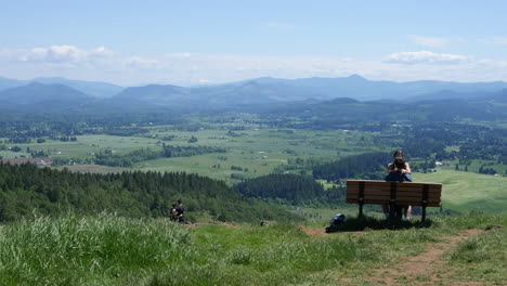 Oregon-Couple-On-Bench-Above-Willamette-Valley