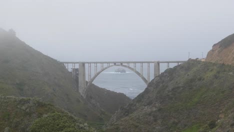 California-Big-Sur-Bixby-Puente-Y-Cañón-En-Niebla-Acercar