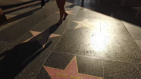 Kalifornien-Los-Angeles-Hollywood-Menschen-Gehen-Auf-Sternplaketten