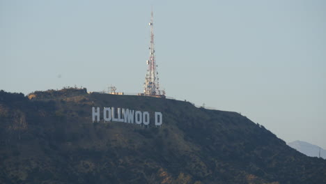 Kalifornien-Los-Angeles-Nahaufnahme-Des-Hollywood-Zeichens-Und-Des-Funkturms