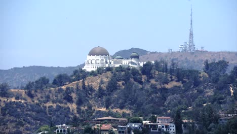 California-Los-Angeles-Hill-With-Trees,-Observation-Dome,-And-Radio-Tower