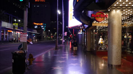 Kalifornien-Los-Angeles-Bewegte-Zeitrafferaufnahme-Von-Hollywood-Boulevard-In-Der-Nacht