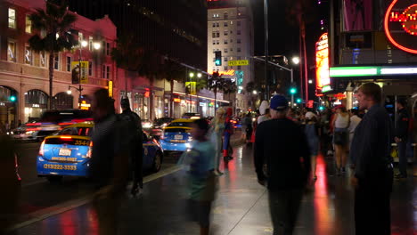 Kalifornien-Los-Angeles-Menschen-Auf-Der-Nachtstraße-Zeitraffer