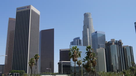 Kalifornien-Los-Angeles-Hohe-Gebäude-Und-Palmen