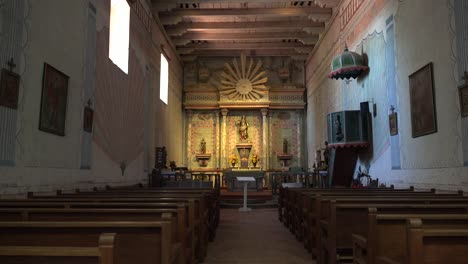 Kalifornien-Mission-San-Miguel-Arcangel-Kircheninnenraum