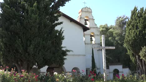 Kalifornien-San-Juan-Bautista-Mission-Glockenturm-Mit-Kreuz
