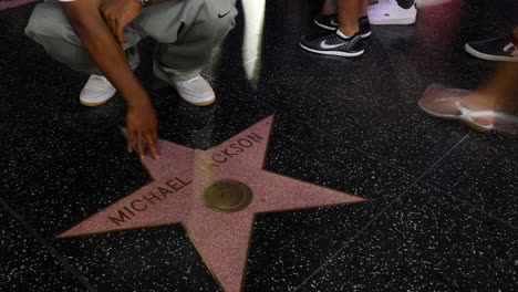 Los-Angeles-Hollywood-Walk-Of-Fame-Hand-By-Michael-Jackson-Star-At-Night