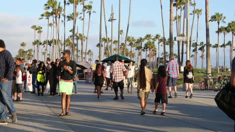 Los-Angeles-Venice-Beach-Boardwalk-An-Der-Horizontallee