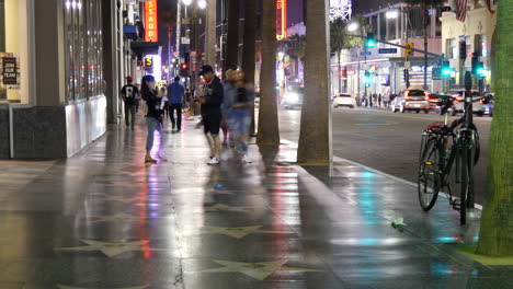 Los-Angeles-People-On-Hollywood-Walk-Of-Fame-At-Night