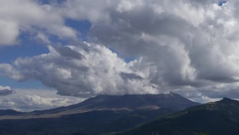 Washington-Mount-St.-Helens-Und-Wolken-Zeitraffer-Und-Zoom