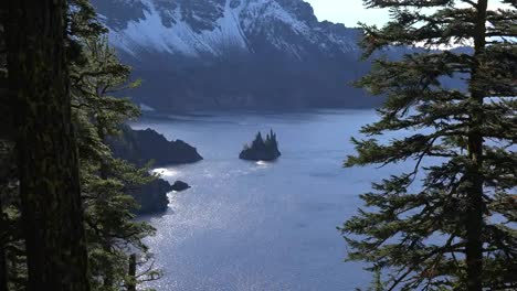 Oregon-Crater-Lake-Phantom-Ship-Rock-Se-Aleja