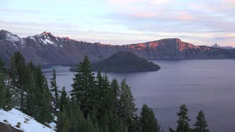 Oregon-Crater-Lake-Dawn-And-Wizard-Island