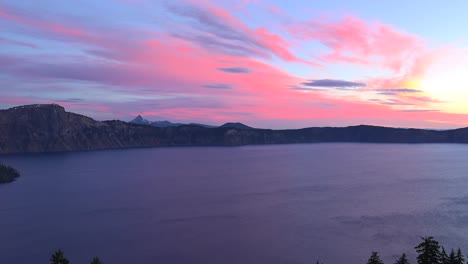 Oregon-Crater-Lake-Dawn-View-Zoom