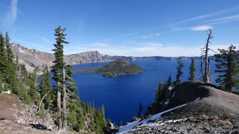 Oregon-Crater-Lake-Outstanding-View-With-Wizard-Island